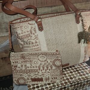 SAKROOTS BRAND HANDBAG WITH CLUTCH  new without tag